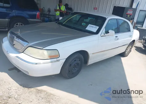 2004 Lincoln Town Car Signature z USA, uszkodzony, nr VIN 1LNHM81W24Y607979